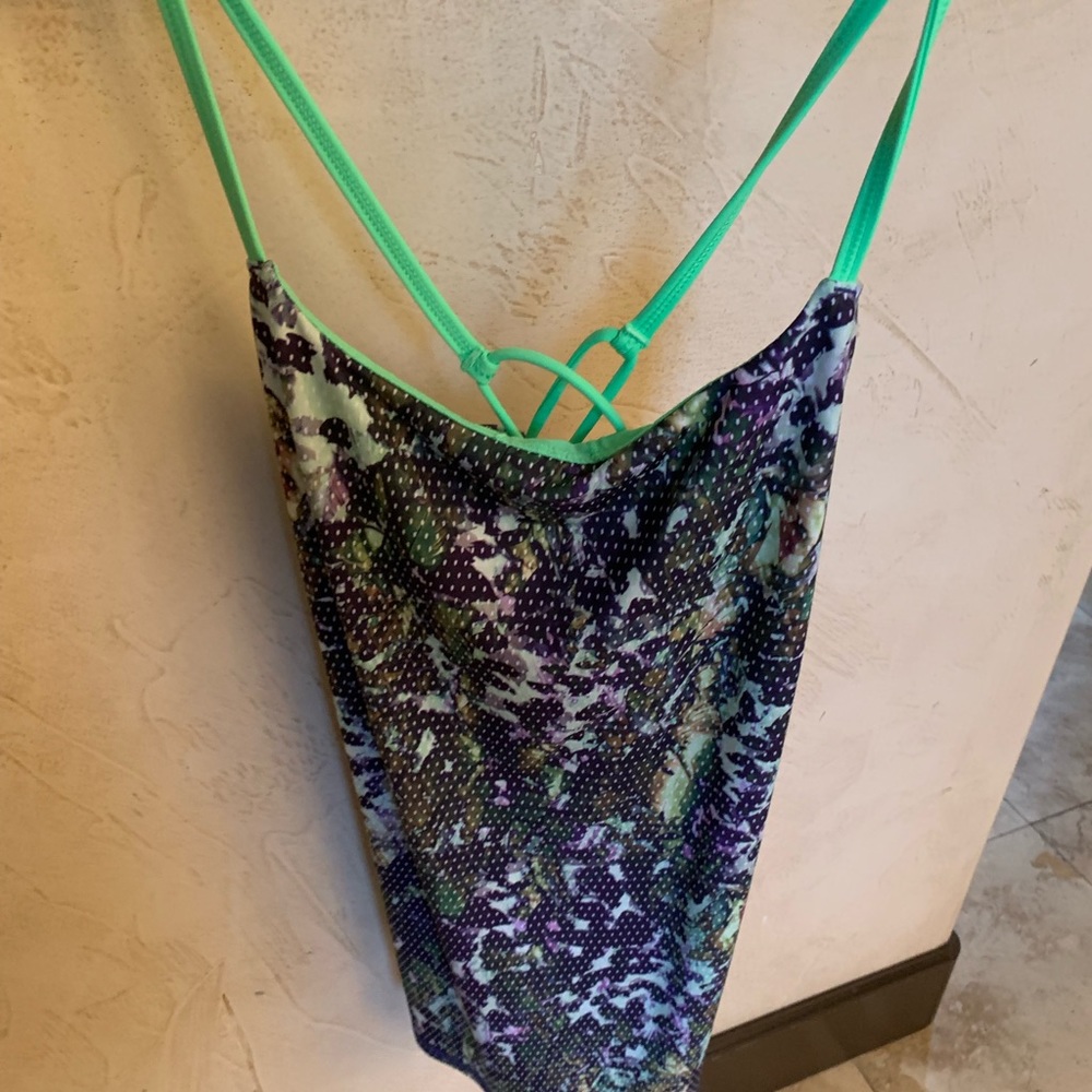 Lululemon top